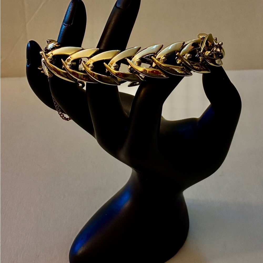 Vintage Signed “CORO” Gold Tone Bracelet with Spring Ring Safety Clasp 7 1/2”
